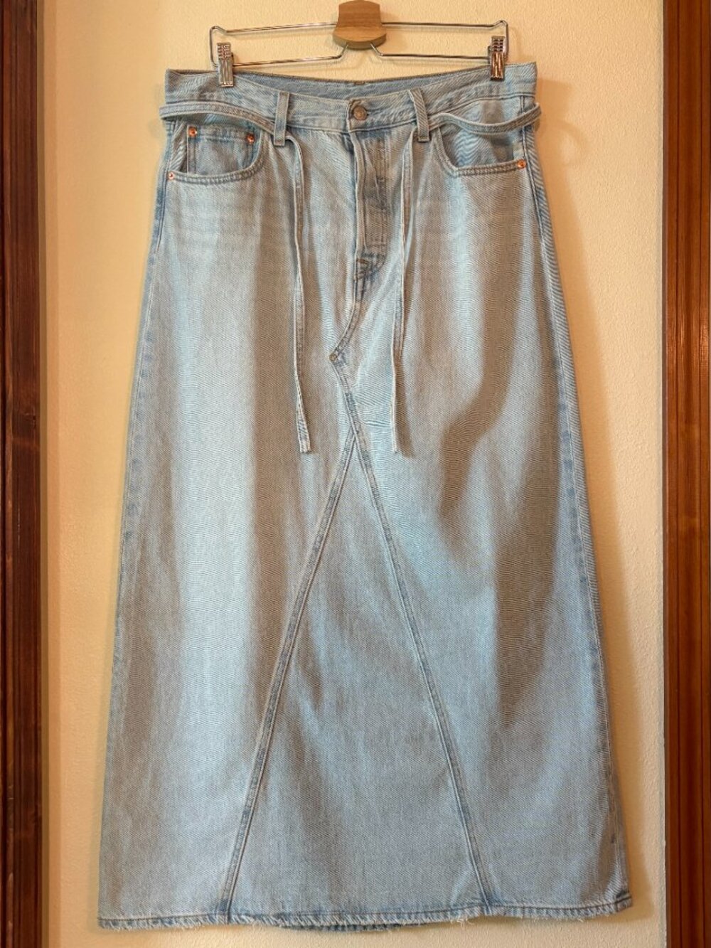 EUC Levi's Iconic Long Denim Maxi Skirt Light Wash A-Line Pockets Sz 16 Western